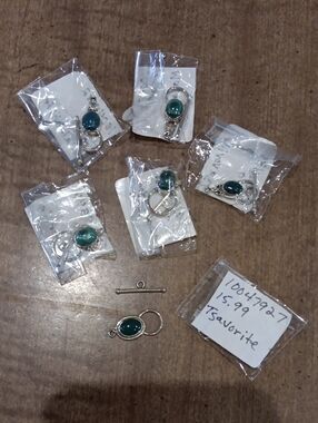 Silvertone Green Stone Toggle Clasp Jewelry Connector - Unbranded